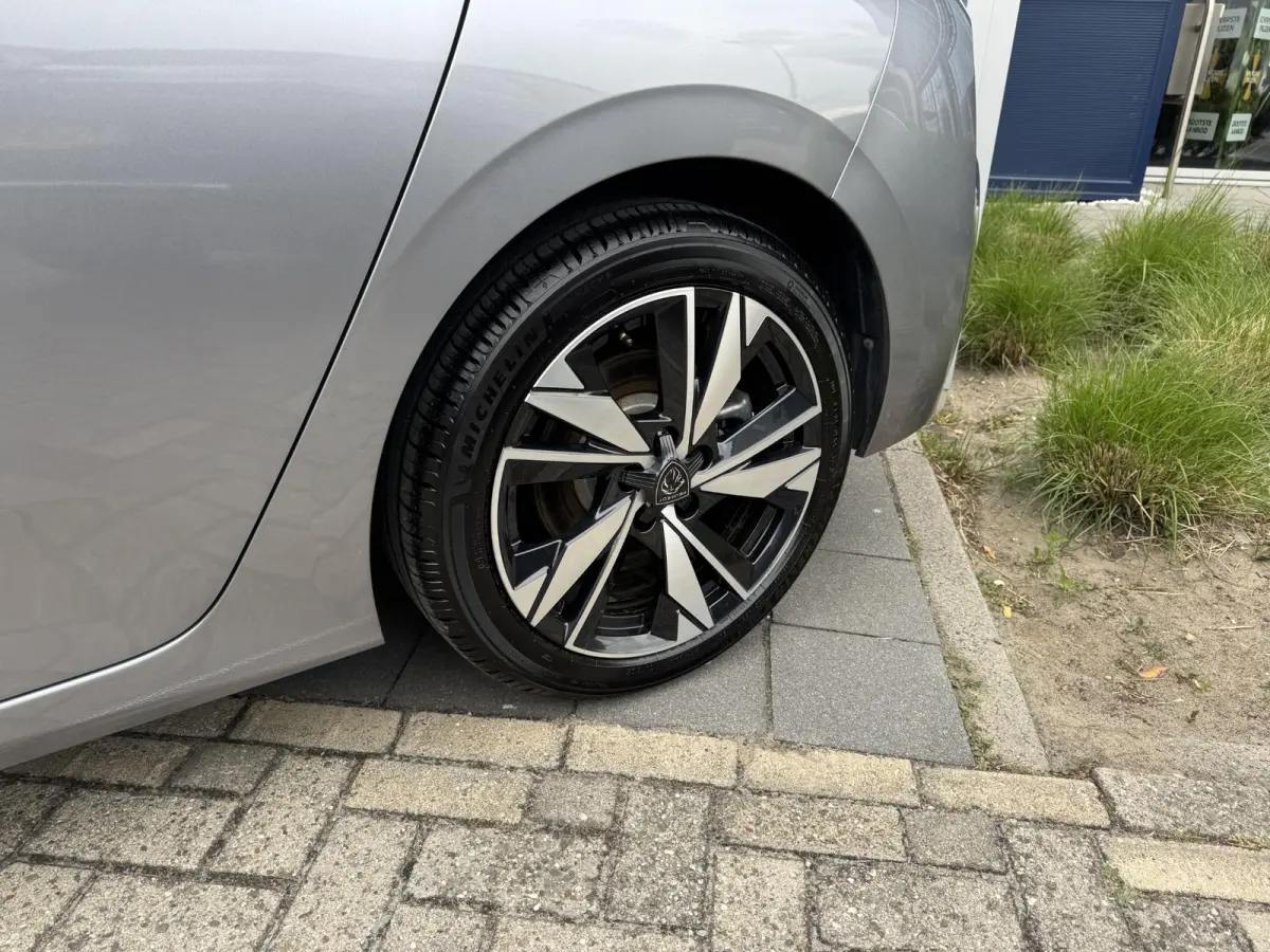 1.6 Plug-in Hybrid 180 Allure