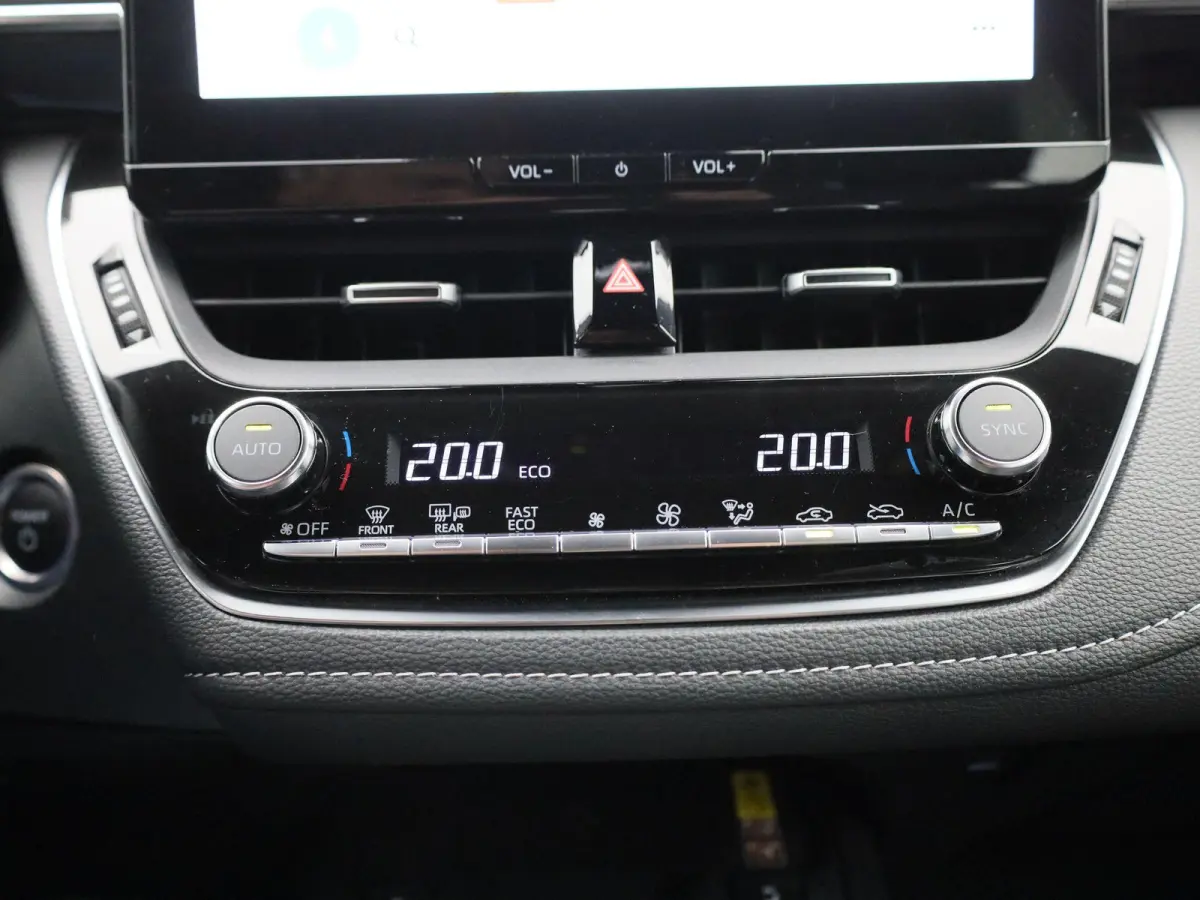 Hybrid 140 Active | ACHTERUITRIJCAMERA | NAVIGATIE | CLIMATE CONTROL | STOELVERWARMING |