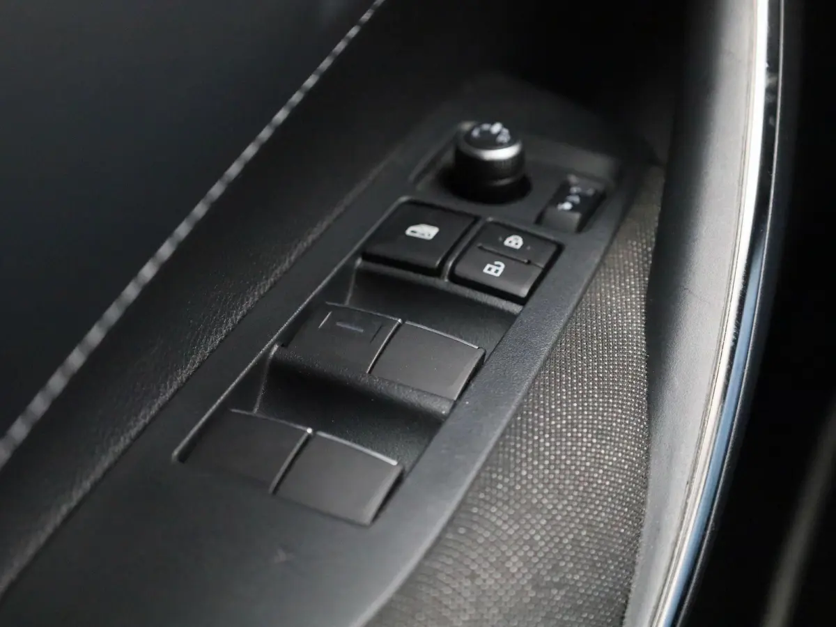 Hybrid 140 Active | ACHTERUITRIJCAMERA | NAVIGATIE | CLIMATE CONTROL | STOELVERWARMING |