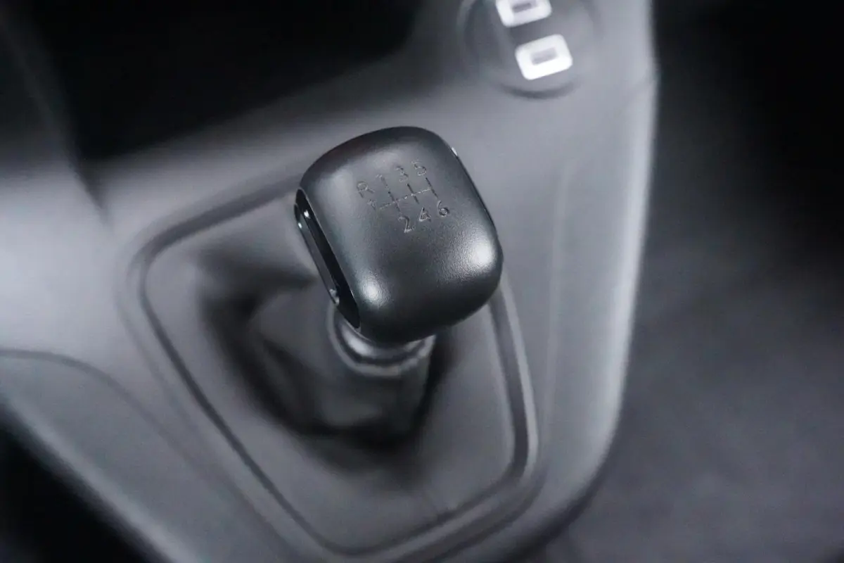 1.5 BlueHDi 102 pk L1 Nwe Model Airco, Apple Carplay, Camera achter, NAP, PDC achter, 2-Zits