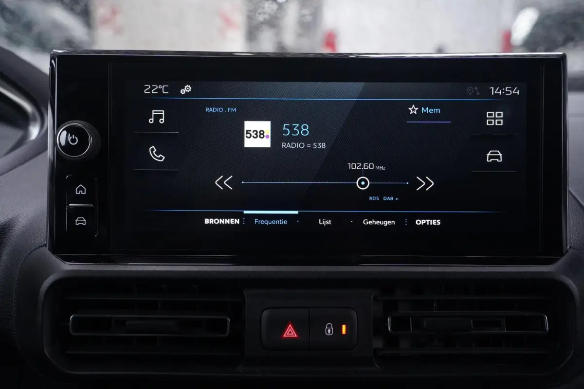 1.5 BlueHDi 102 pk L1 Nwe Model Airco, Apple Carplay, Camera achter, NAP, PDC achter, 2-Zits