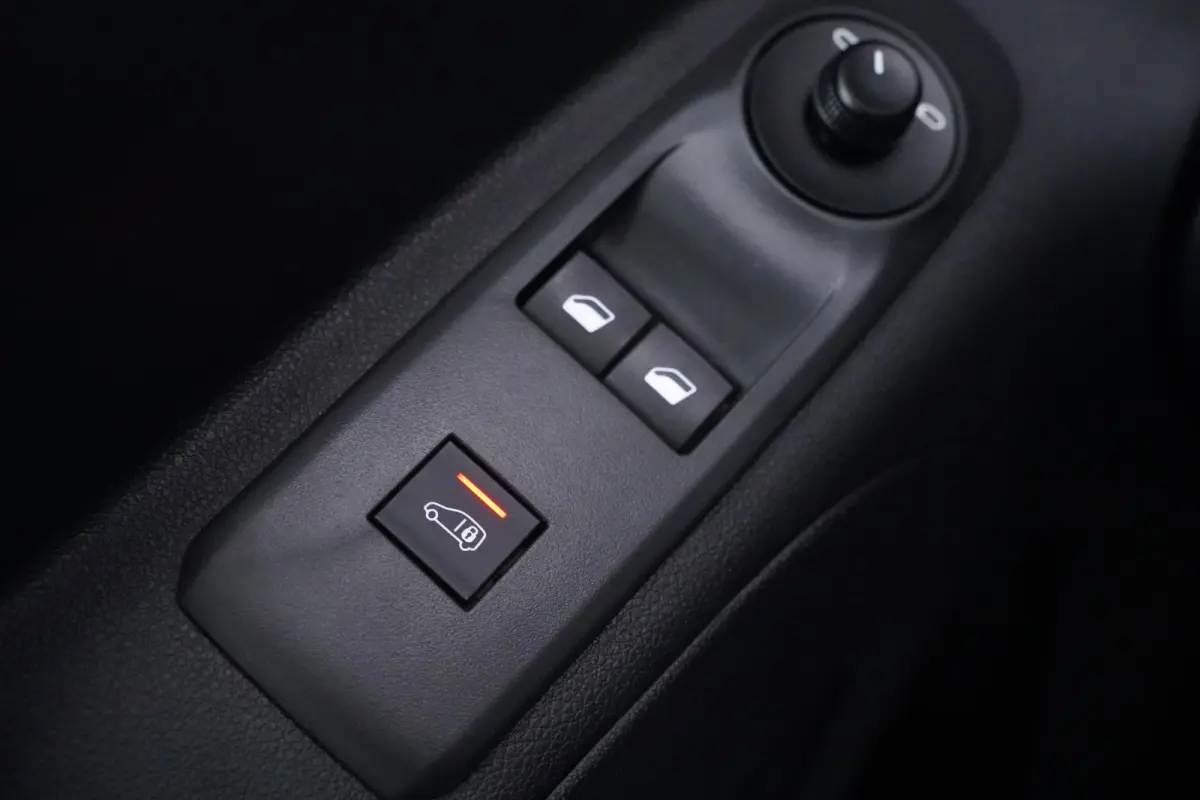 1.5 BlueHDi 102 pk L1 Nwe Model Airco, Apple Carplay, Camera achter, NAP, PDC achter, 2-Zits