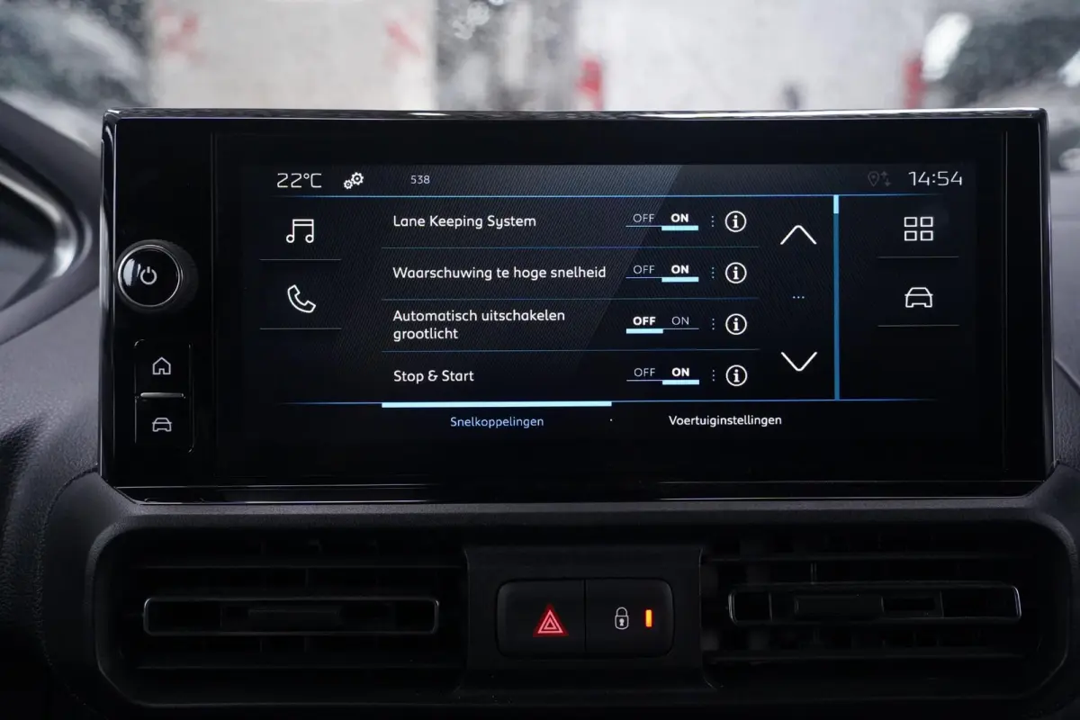 1.5 BlueHDi 102 pk L1 Nwe Model Airco, Apple Carplay, Camera achter, NAP, PDC achter, 2-Zits