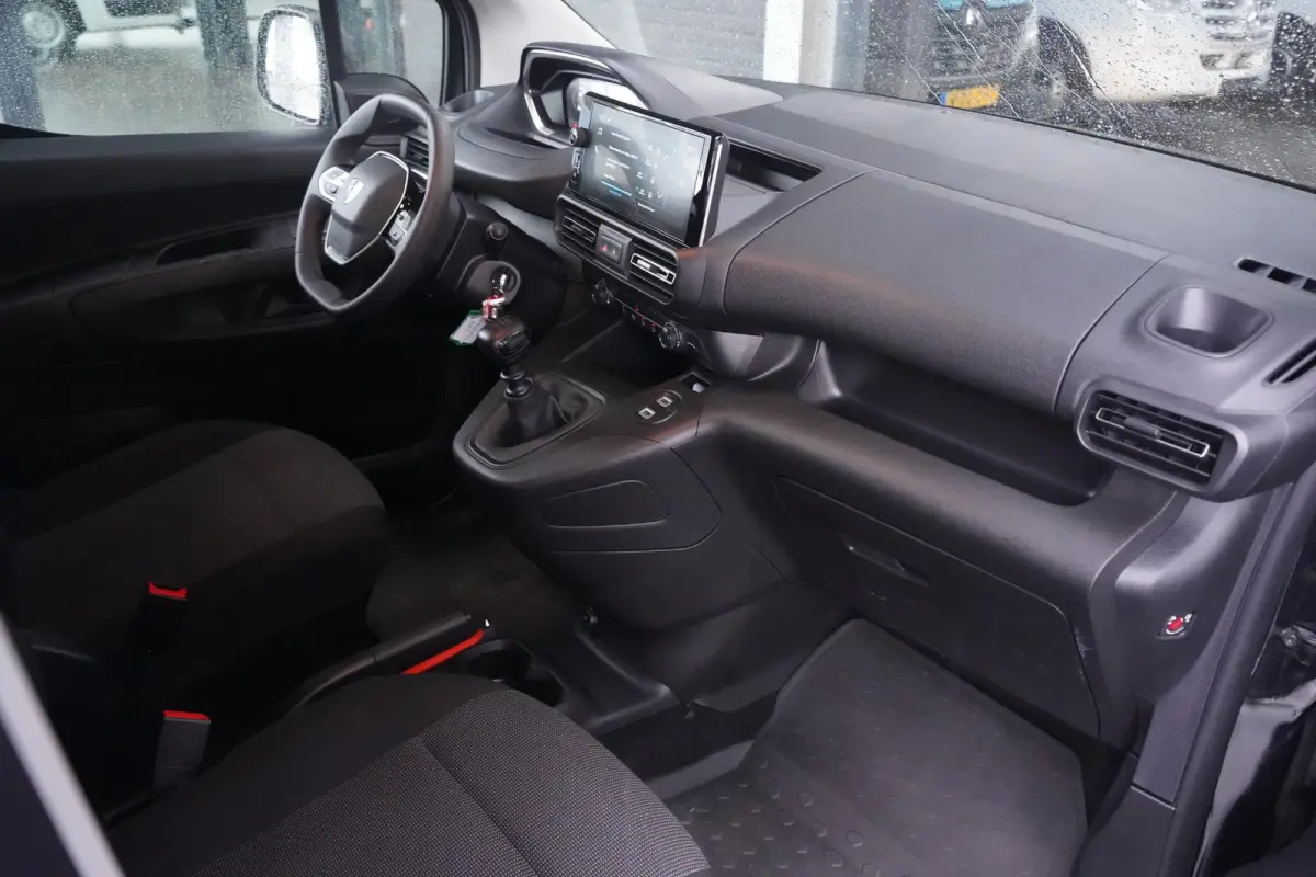 1.5 BlueHDi 102 pk L1 Nwe Model Airco, Apple Carplay, Camera achter, NAP, PDC achter, 2-Zits