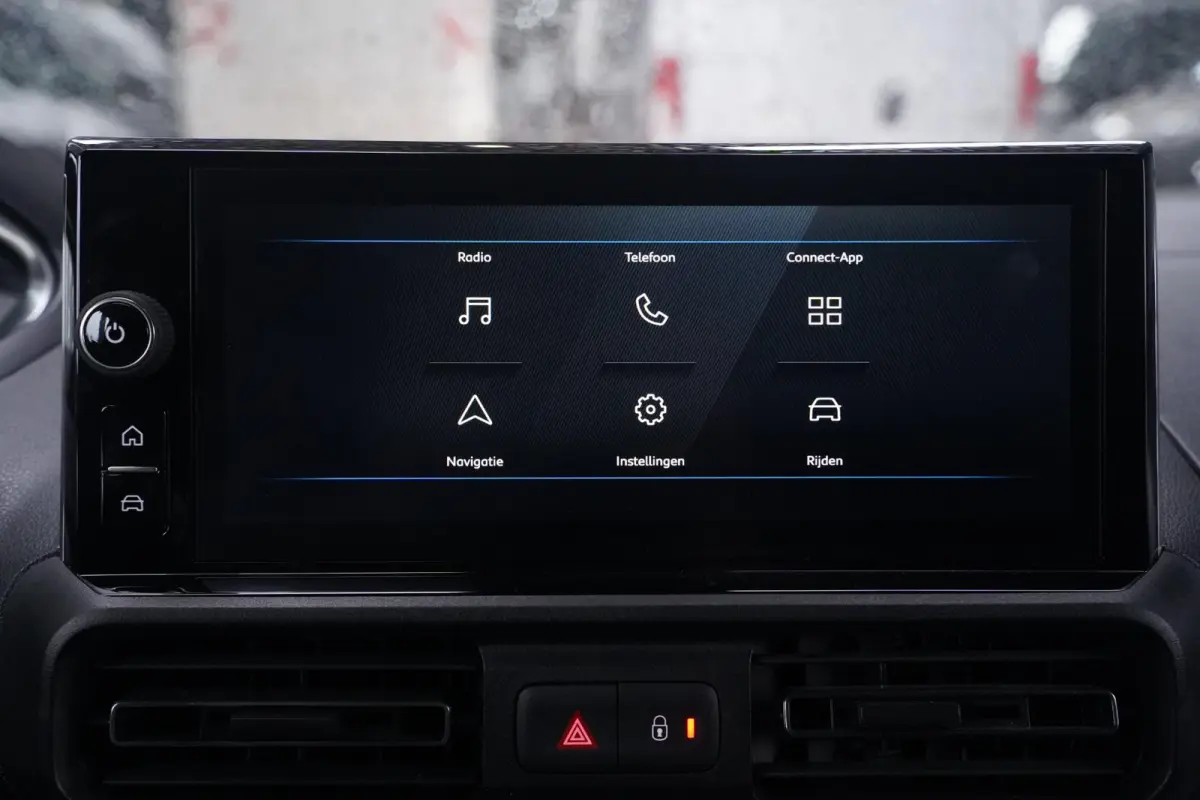 1.5 BlueHDi 102 pk L1 Nwe Model Airco, Apple Carplay, Camera achter, NAP, PDC achter, 2-Zits