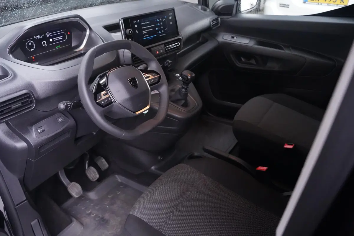1.5 BlueHDi 102 pk L1 Nwe Model Airco, Apple Carplay, Camera achter, NAP, PDC achter, 2-Zits