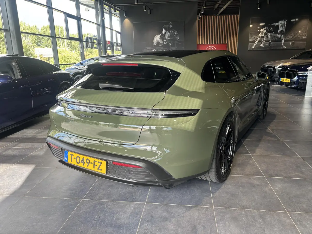 79 kWh | PANORAMA | PTS COLOR BLACK OLIVE | BIJRIJDERS DISPLAY | 95 % SOH | PORSCHE ELECTRIC SOUND | SPORT CHRONO | MEMORY | AMBIENTE LIGHT | 21 INCH RS SPYDER | LUCHTVERING | PASM| SURROUND