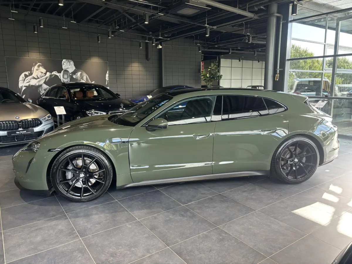 79 kWh | PANORAMA | PTS COLOR BLACK OLIVE | BIJRIJDERS DISPLAY | 95 % SOH | PORSCHE ELECTRIC SOUND | SPORT CHRONO | MEMORY | AMBIENTE LIGHT | 21 INCH RS SPYDER | LUCHTVERING | PASM| SURROUND