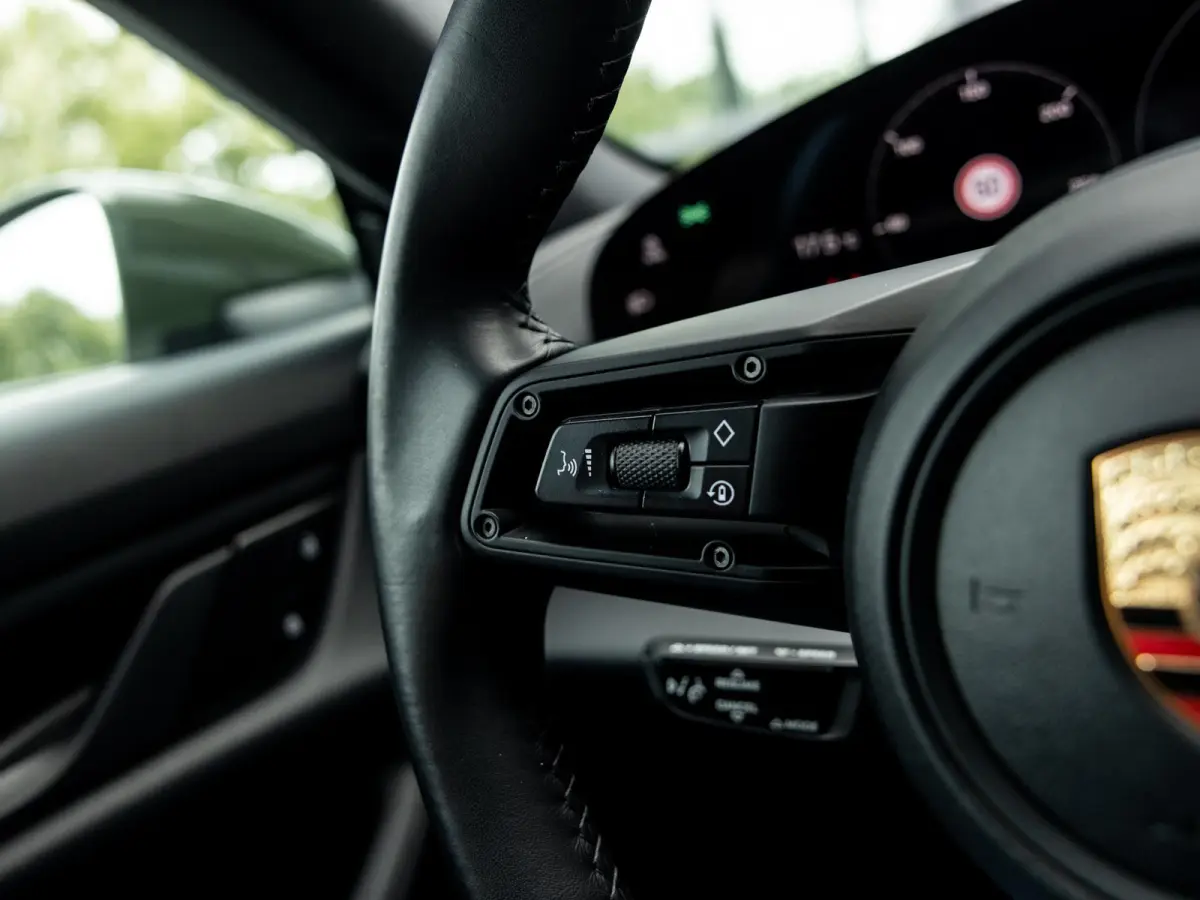 79 kWh | PANORAMA | PTS COLOR BLACK OLIVE | BIJRIJDERS DISPLAY | 95 % SOH | PORSCHE ELECTRIC SOUND | SPORT CHRONO | MEMORY | AMBIENTE LIGHT | 21 INCH RS SPYDER | LUCHTVERING | PASM| SURROUND