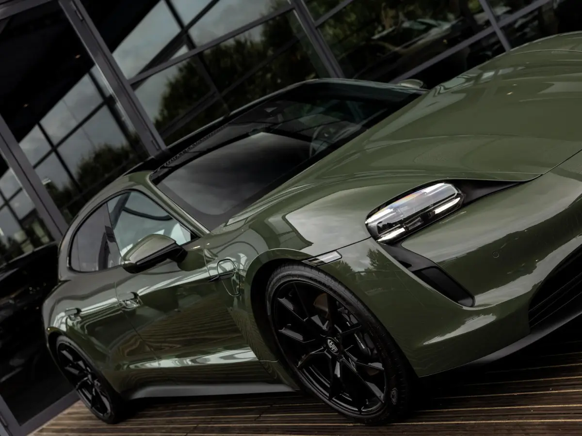 79 kWh | PANORAMA | PTS COLOR BLACK OLIVE | BIJRIJDERS DISPLAY | 95 % SOH | PORSCHE ELECTRIC SOUND | SPORT CHRONO | MEMORY | AMBIENTE LIGHT | 21 INCH RS SPYDER | LUCHTVERING | PASM| SURROUND