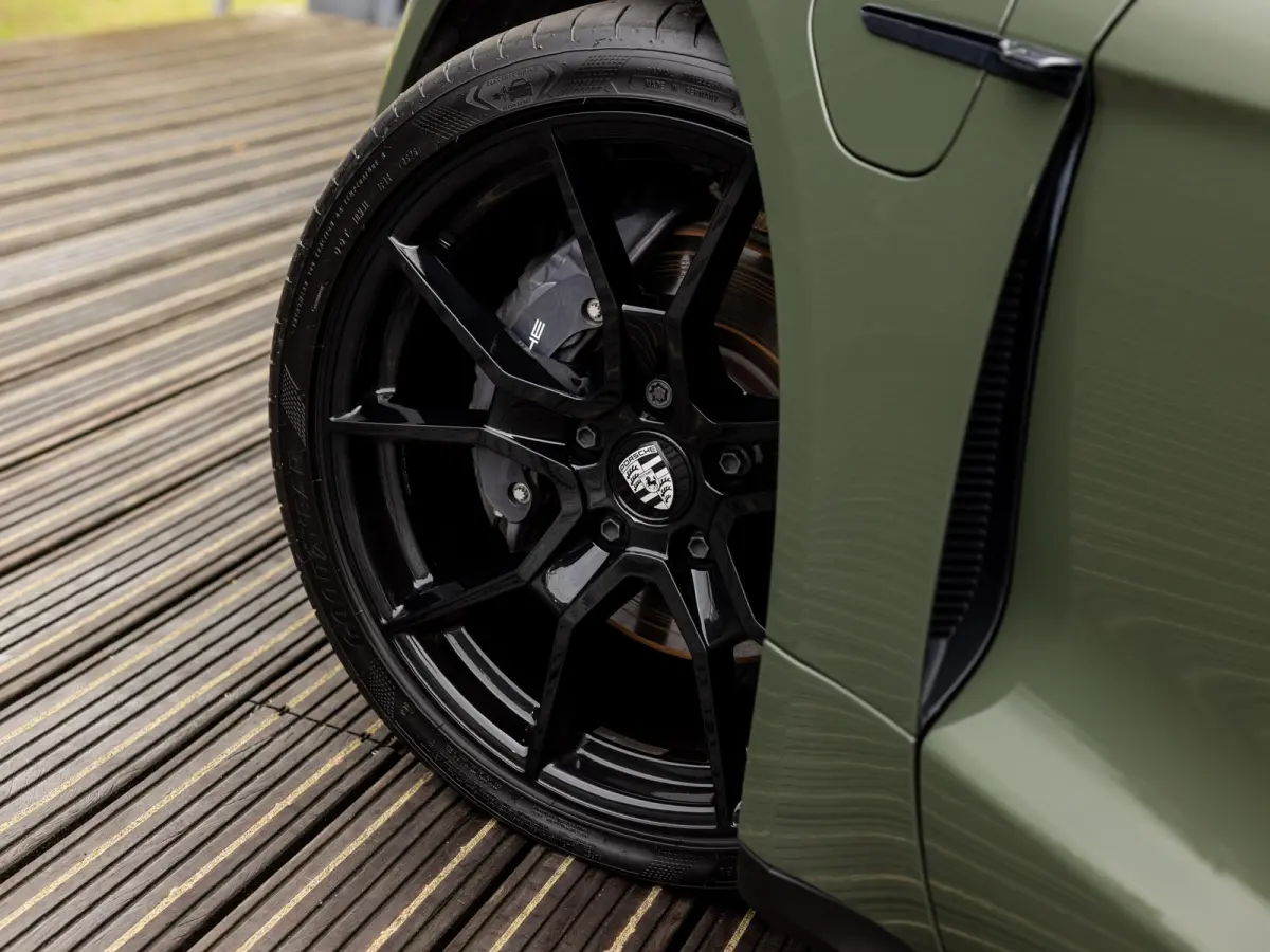 79 kWh | PANORAMA | PTS COLOR BLACK OLIVE | BIJRIJDERS DISPLAY | 95 % SOH | PORSCHE ELECTRIC SOUND | SPORT CHRONO | MEMORY | AMBIENTE LIGHT | 21 INCH RS SPYDER | LUCHTVERING | PASM| SURROUND