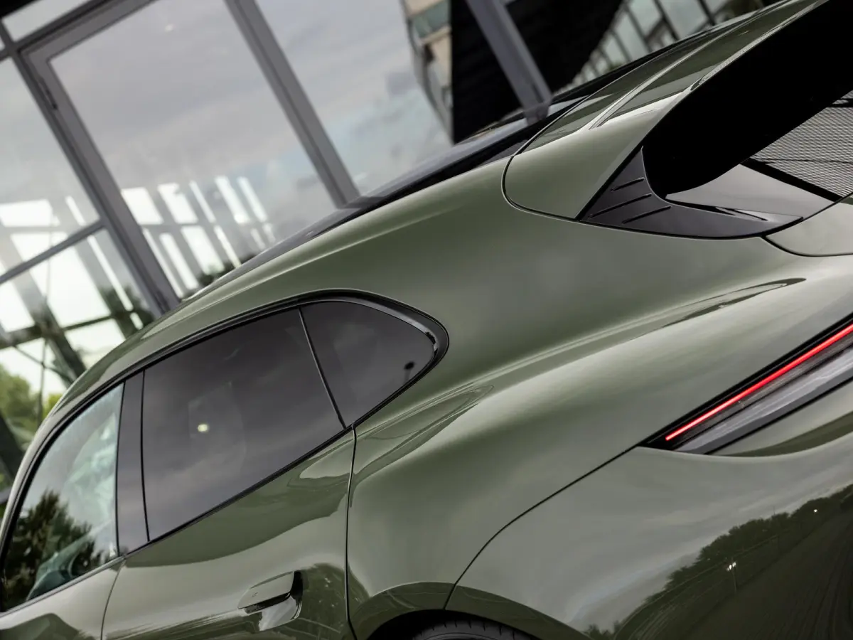 79 kWh | PANORAMA | PTS COLOR BLACK OLIVE | BIJRIJDERS DISPLAY | 95 % SOH | PORSCHE ELECTRIC SOUND | SPORT CHRONO | MEMORY | AMBIENTE LIGHT | 21 INCH RS SPYDER | LUCHTVERING | PASM| SURROUND