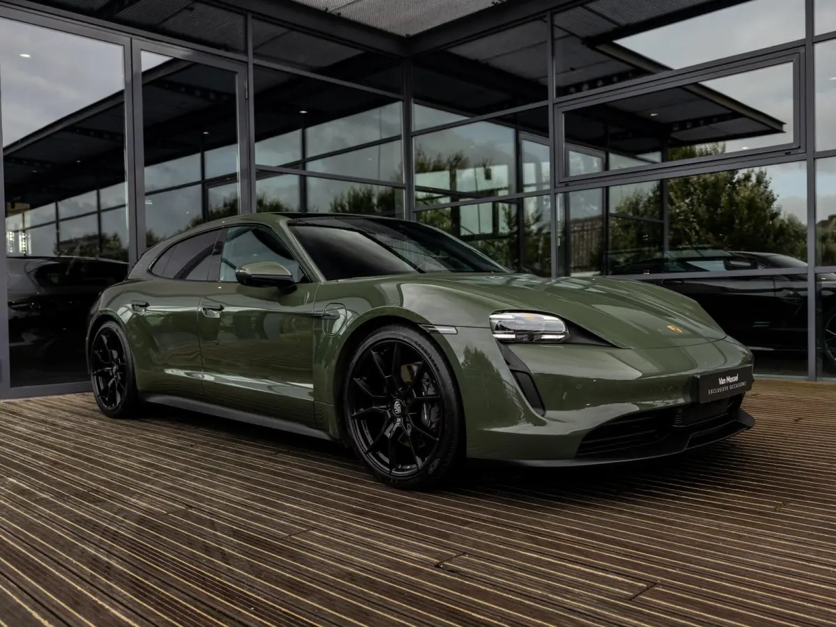 79 kWh | PANORAMA | PTS COLOR BLACK OLIVE | BIJRIJDERS DISPLAY | 95 % SOH | PORSCHE ELECTRIC SOUND | SPORT CHRONO | MEMORY | AMBIENTE LIGHT | 21 INCH RS SPYDER | LUCHTVERING | PASM| SURROUND