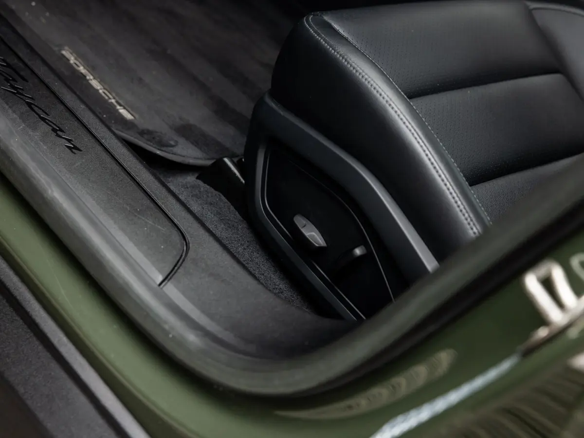 79 kWh | PANORAMA | PTS COLOR BLACK OLIVE | BIJRIJDERS DISPLAY | 95 % SOH | PORSCHE ELECTRIC SOUND | SPORT CHRONO | MEMORY | AMBIENTE LIGHT | 21 INCH RS SPYDER | LUCHTVERING | PASM| SURROUND