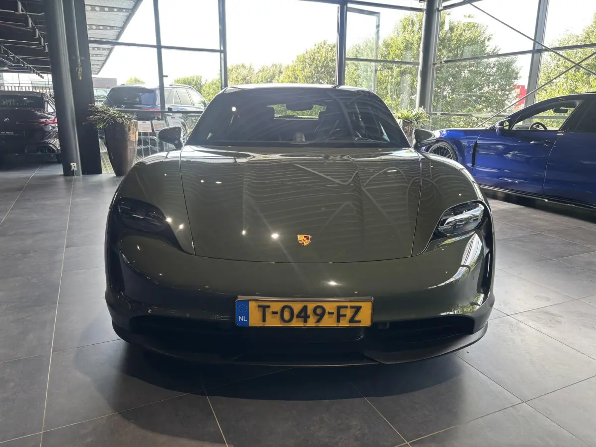 79 kWh | PANORAMA | PTS COLOR BLACK OLIVE | BIJRIJDERS DISPLAY | 95 % SOH | PORSCHE ELECTRIC SOUND | SPORT CHRONO | MEMORY | AMBIENTE LIGHT | 21 INCH RS SPYDER | LUCHTVERING | PASM| SURROUND