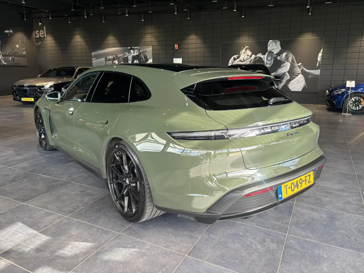 79 kWh | PANORAMA | PTS COLOR BLACK OLIVE | BIJRIJDERS DISPLAY | 95 % SOH | PORSCHE ELECTRIC SOUND | SPORT CHRONO | MEMORY | AMBIENTE LIGHT | 21 INCH RS SPYDER | LUCHTVERING | PASM| SURROUND