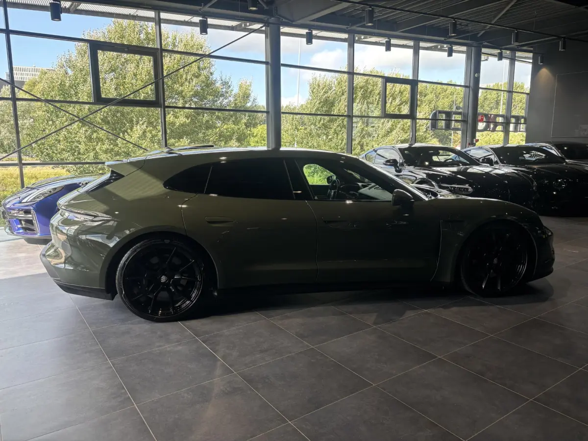 79 kWh | PANORAMA | PTS COLOR BLACK OLIVE | BIJRIJDERS DISPLAY | 95 % SOH | PORSCHE ELECTRIC SOUND | SPORT CHRONO | MEMORY | AMBIENTE LIGHT | 21 INCH RS SPYDER | LUCHTVERING | PASM| SURROUND