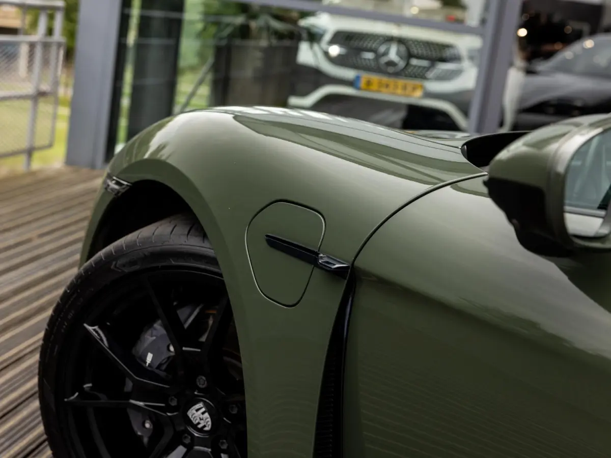79 kWh | PANORAMA | PTS COLOR BLACK OLIVE | BIJRIJDERS DISPLAY | 95 % SOH | PORSCHE ELECTRIC SOUND | SPORT CHRONO | MEMORY | AMBIENTE LIGHT | 21 INCH RS SPYDER | LUCHTVERING | PASM| SURROUND
