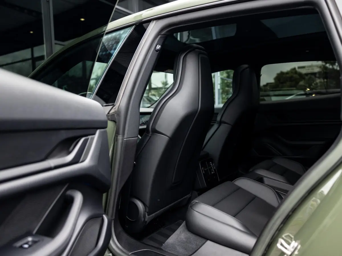 79 kWh | PANORAMA | PTS COLOR BLACK OLIVE | BIJRIJDERS DISPLAY | 95 % SOH | PORSCHE ELECTRIC SOUND | SPORT CHRONO | MEMORY | AMBIENTE LIGHT | 21 INCH RS SPYDER | LUCHTVERING | PASM| SURROUND