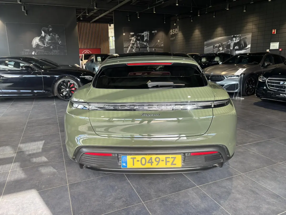 79 kWh | PANORAMA | PTS COLOR BLACK OLIVE | BIJRIJDERS DISPLAY | 95 % SOH | PORSCHE ELECTRIC SOUND | SPORT CHRONO | MEMORY | AMBIENTE LIGHT | 21 INCH RS SPYDER | LUCHTVERING | PASM| SURROUND