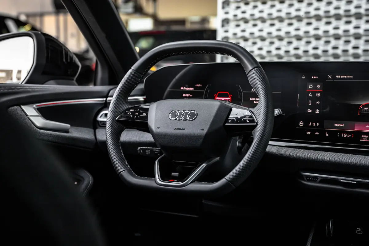 Avant 2.0 quattro S edition 299PK | Panorama Dak | 360 Camera | Stoelverw. voor | Bijrijders Display | Sfeerverlichting