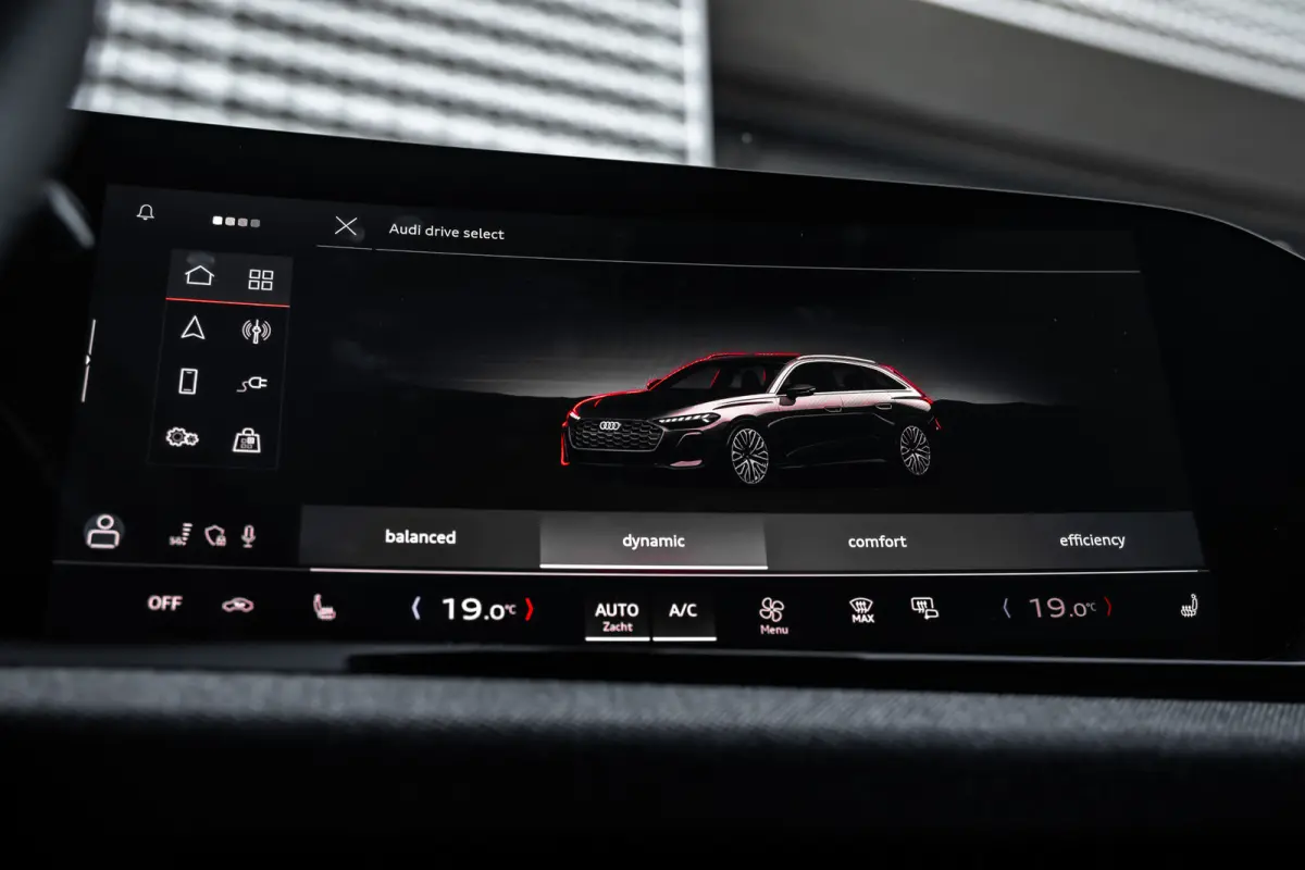Avant 2.0 quattro S edition 299PK | Panorama Dak | 360 Camera | Stoelverw. voor | Bijrijders Display | Sfeerverlichting
