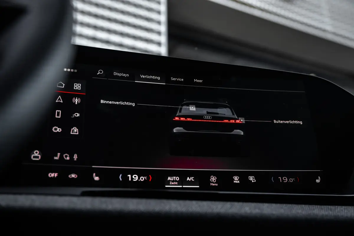 Avant 2.0 quattro S edition 299PK | Panorama Dak | 360 Camera | Stoelverw. voor | Bijrijders Display | Sfeerverlichting