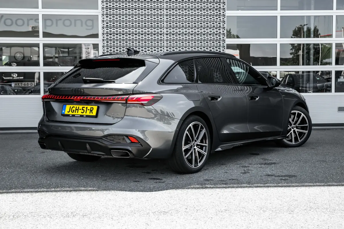 Avant 2.0 quattro S edition 299PK | Panorama Dak | 360 Camera | Stoelverw. voor | Bijrijders Display | Sfeerverlichting