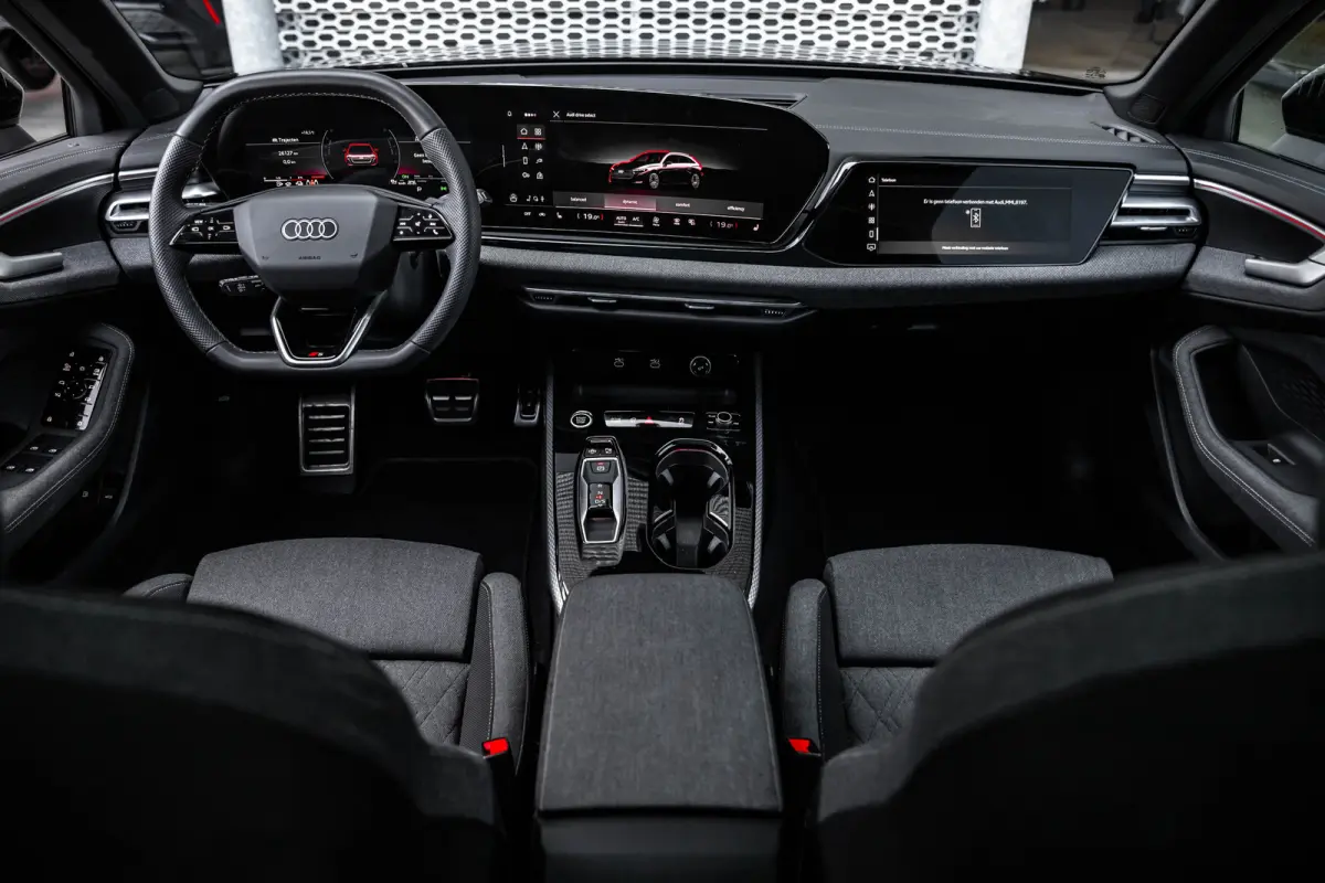 Avant 2.0 quattro S edition 299PK | Panorama Dak | 360 Camera | Stoelverw. voor | Bijrijders Display | Sfeerverlichting