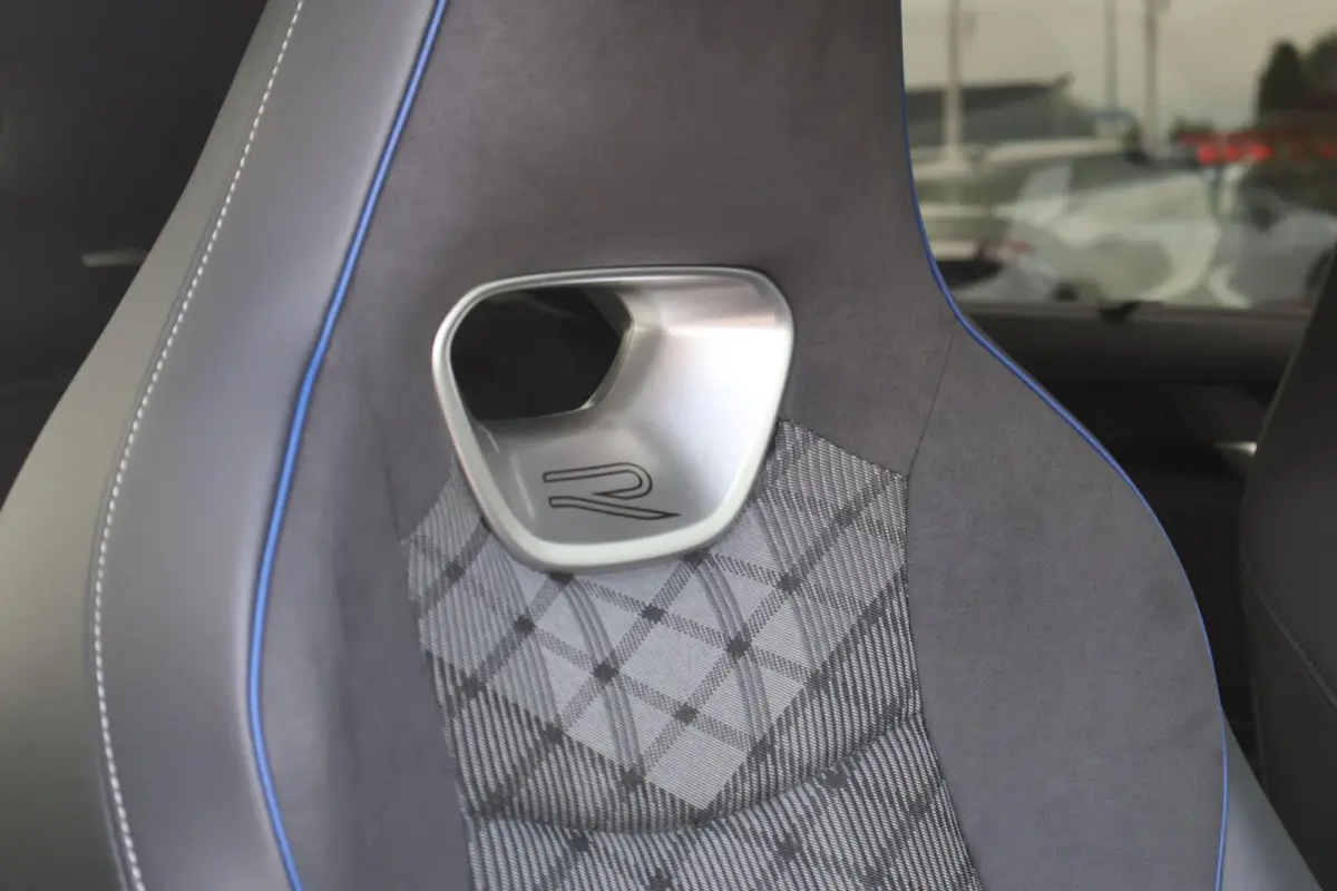 1.5 eHybrid 272pk R-Line Edition | SoH 99% | Trekhaak | 360 Camera | Head-up | Stoelmemory