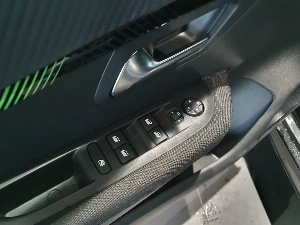 100PK Active Airco | Full Map Navigatie | Apple Carplay / Android Auto | Parkeersensoren | Cruise Control