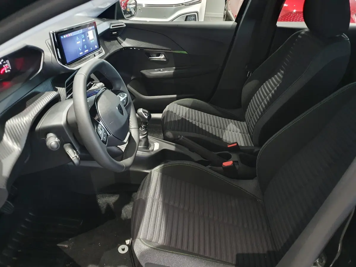 100PK Active Airco | Full Map Navigatie | Apple Carplay / Android Auto | Parkeersensoren | Cruise Control