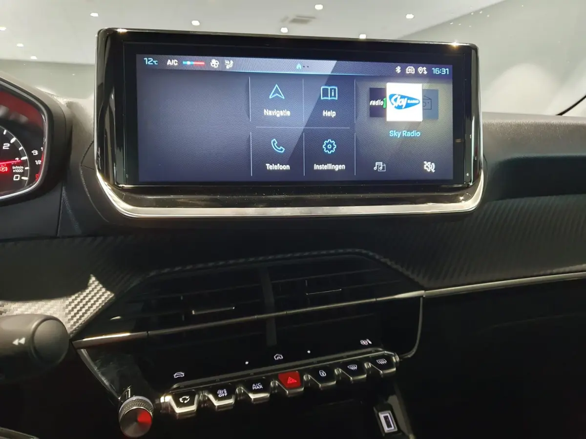 100PK Active Airco | Full Map Navigatie | Apple Carplay / Android Auto | Parkeersensoren | Cruise Control