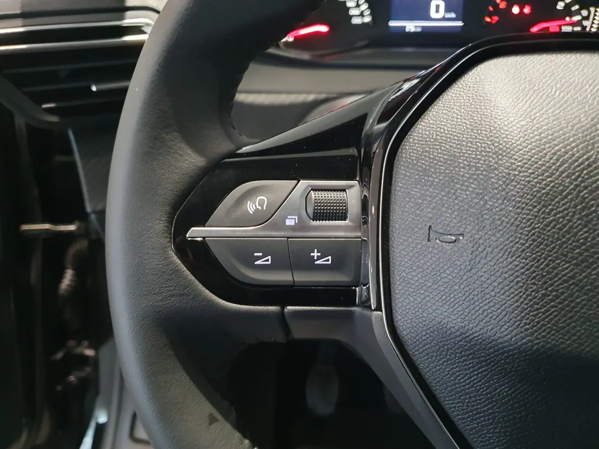 100PK Active Airco | Full Map Navigatie | Apple Carplay / Android Auto | Parkeersensoren | Cruise Control