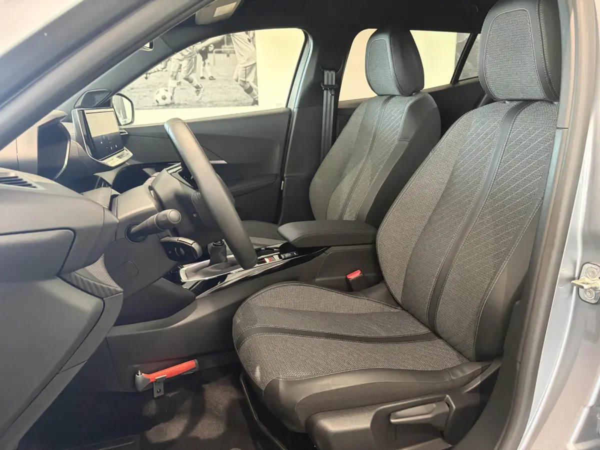 1.2 100 pk Allure Luxe | Hoge Instap! | Climate Control | Navigatie | Apple Carplay / Android Auto | Parkeersensoren