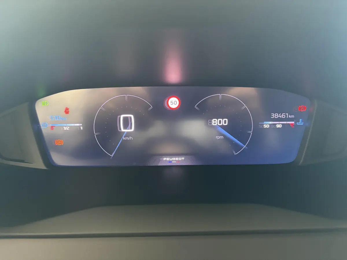 1.2 100 pk Allure Luxe | Hoge Instap! | Climate Control | Navigatie | Apple Carplay / Android Auto | Parkeersensoren