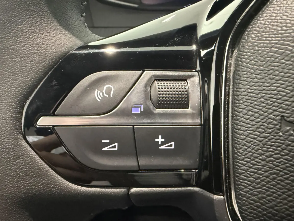 1.2 100 pk Allure Luxe | Hoge Instap! | Climate Control | Navigatie | Apple Carplay / Android Auto | Parkeersensoren
