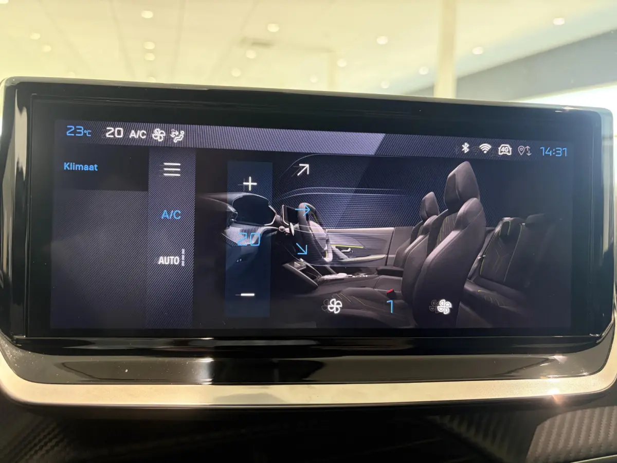 1.2 100 pk Allure Luxe | Hoge Instap! | Climate Control | Navigatie | Apple Carplay / Android Auto | Parkeersensoren