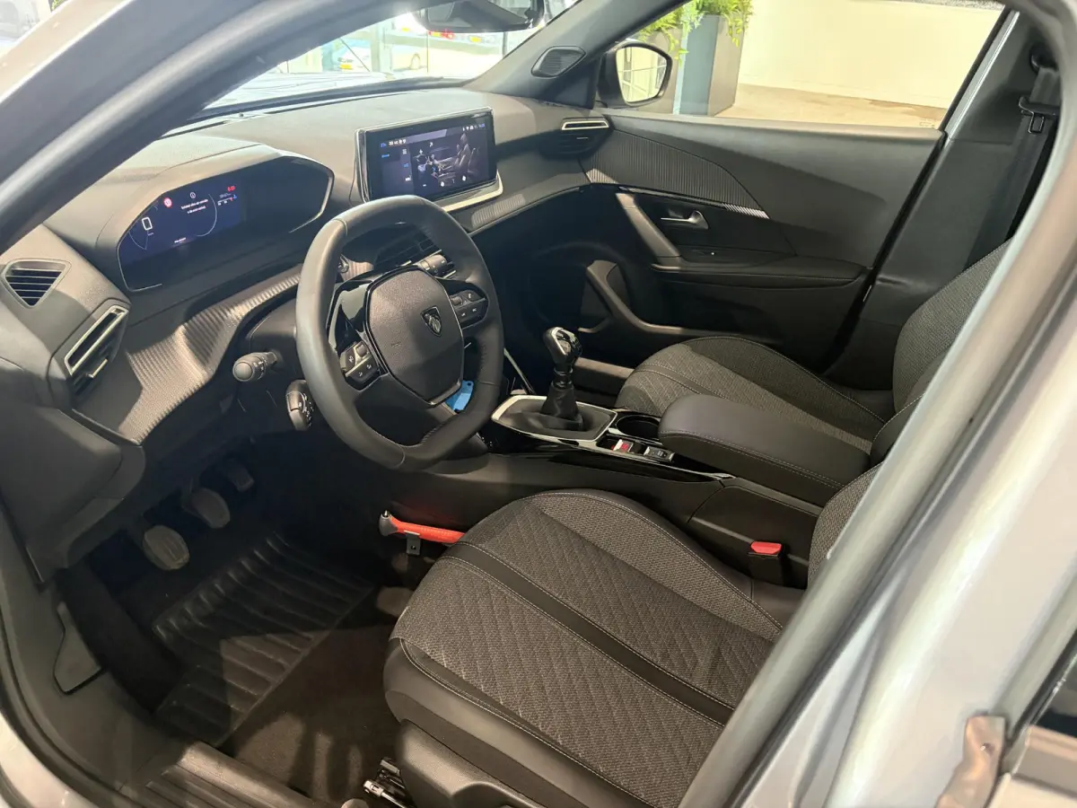 1.2 100 pk Allure Luxe | Hoge Instap! | Climate Control | Navigatie | Apple Carplay / Android Auto | Parkeersensoren