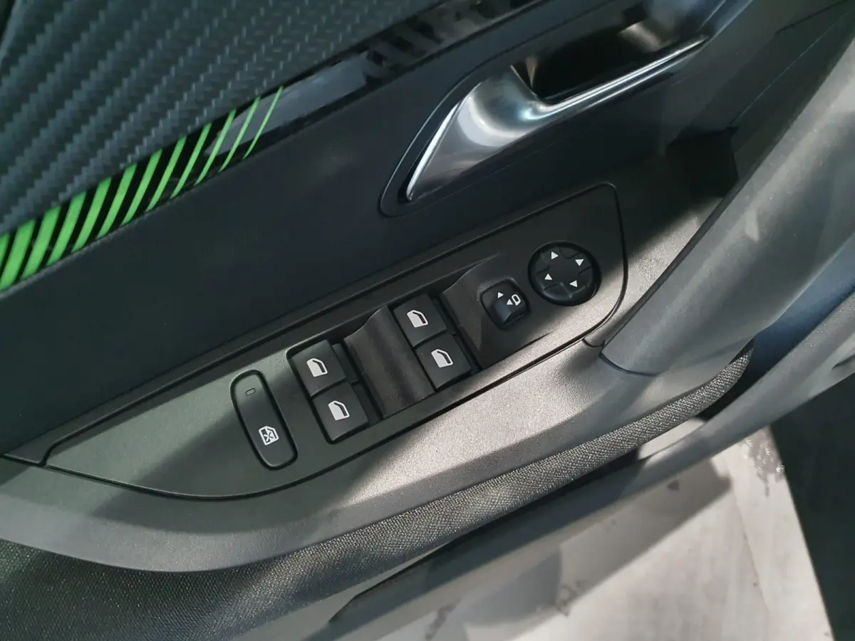 100PK Active Climate Control | Full Map Navigatie | Apple Carplay / Android Auto | Camera | Parkeersensoren