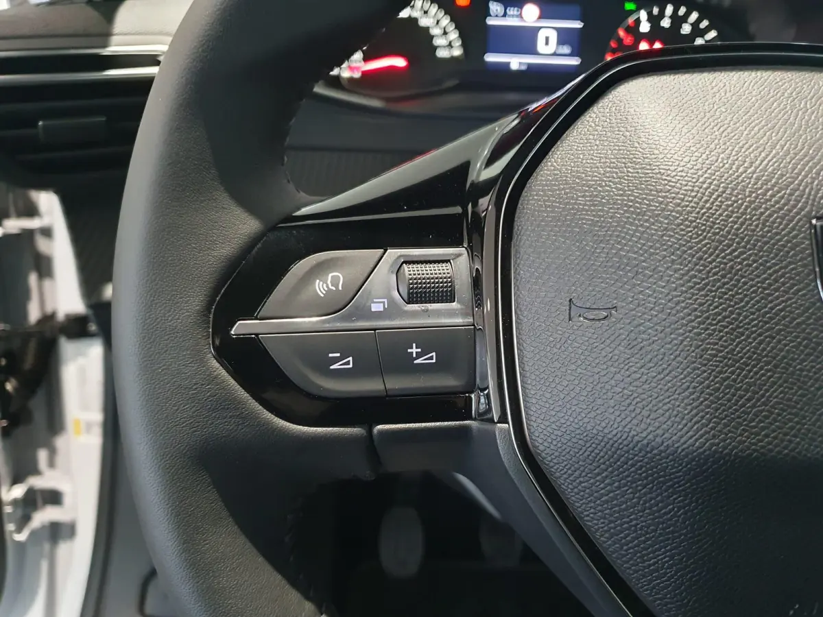 100PK Active Climate Control | Full Map Navigatie | Apple Carplay / Android Auto | Camera | Parkeersensoren