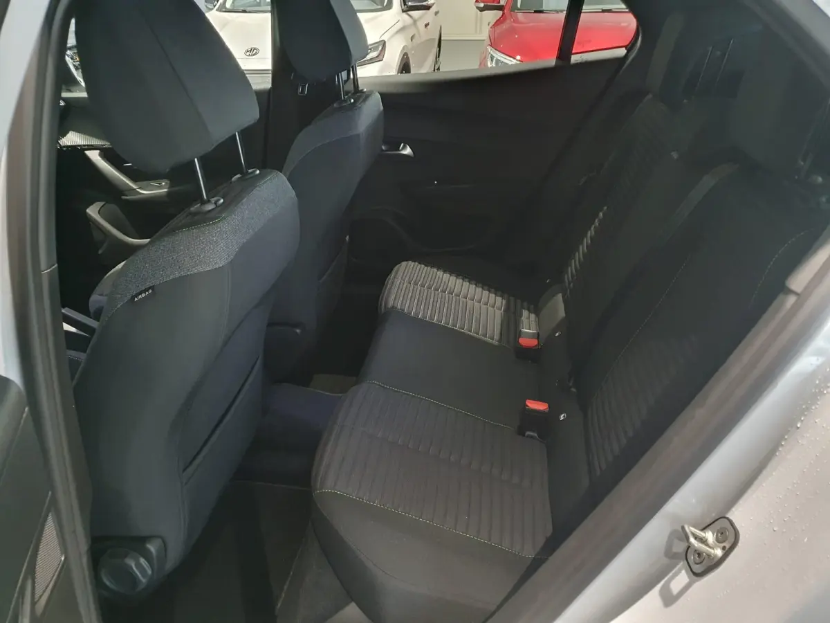 100PK Active Climate Control | Full Map Navigatie | Apple Carplay / Android Auto | Camera | Parkeersensoren