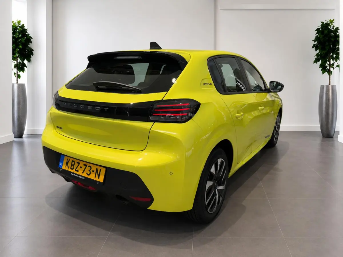 1.2 PureTech 100 Style | Navigatie | Apple Carplay/Android Auto | Parkeersensoren |