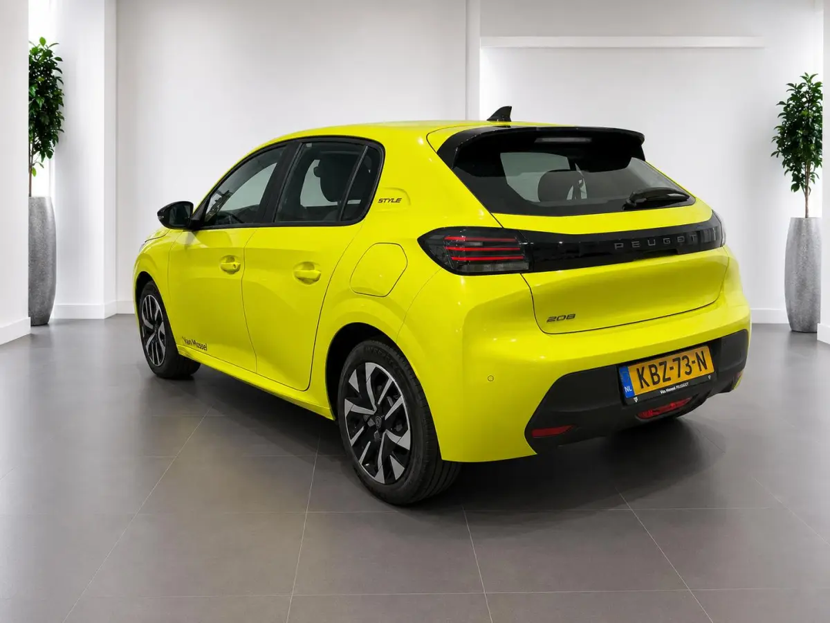 1.2 PureTech 100 Style | Navigatie | Apple Carplay/Android Auto | Parkeersensoren |