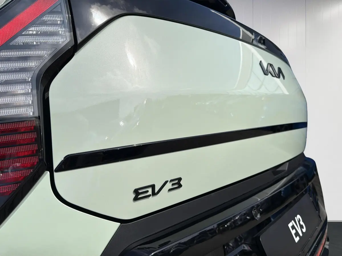 GT-Line Business Edition 81.4 kWh | Black Edition | Ambient lighting | 20" Lichtmtalen velgen | Privacy Glass | GT-Line interieur | Stoel- en stuurwielverwarming |