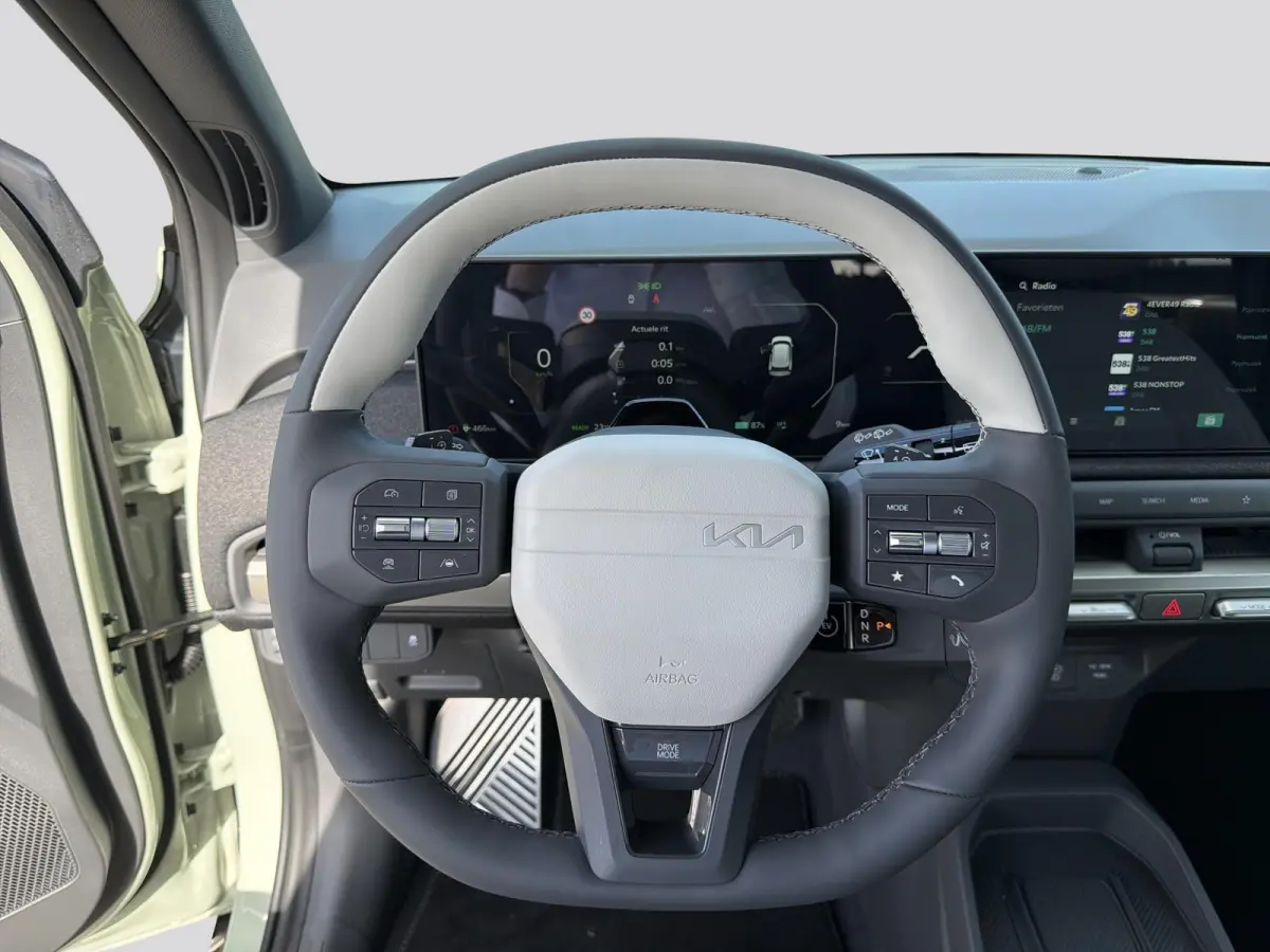 GT-Line Business Edition 81.4 kWh | Black Edition | Ambient lighting | 20" Lichtmtalen velgen | Privacy Glass | GT-Line interieur | Stoel- en stuurwielverwarming |