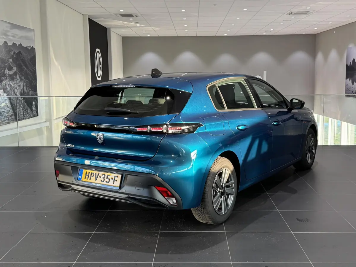 1.2 Hybrid 145 e-DCS6 Style | Automaat | Climate Control | Full Map Navigatie | Apple Carplay / Android Auto | Parkeersensoren Achter | Lichtmetalen Velgen 16"
