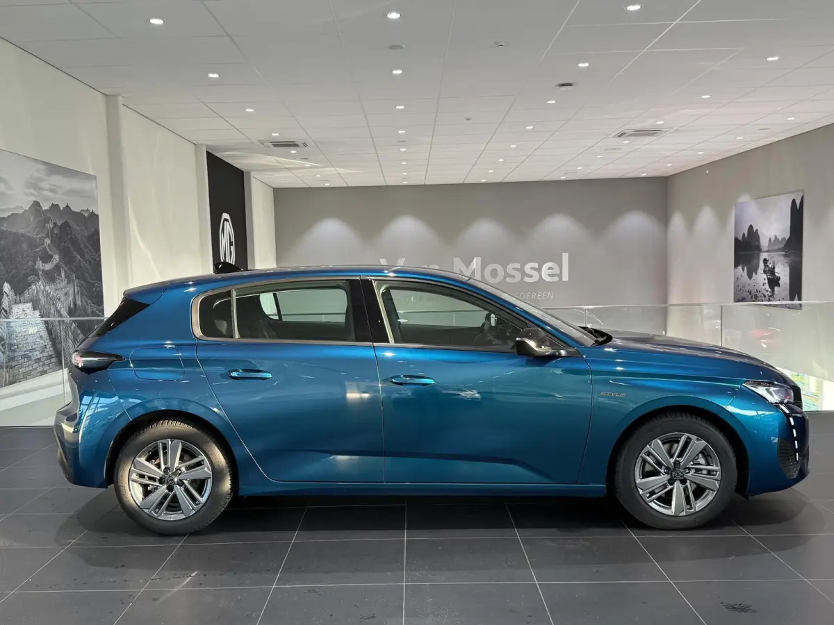 1.2 Hybrid 145 e-DCS6 Style | Automaat | Climate Control | Full Map Navigatie | Apple Carplay / Android Auto | Parkeersensoren Achter | Lichtmetalen Velgen 16"