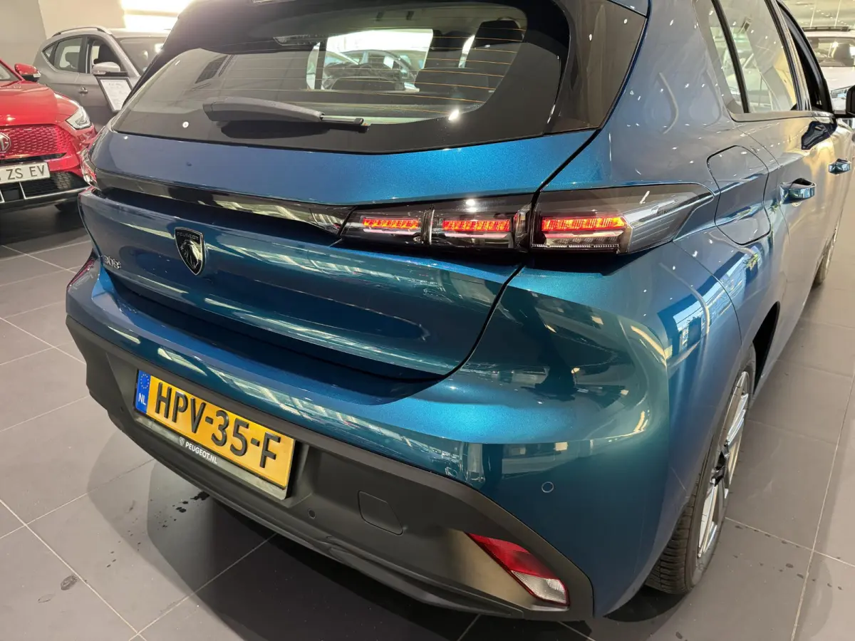 1.2 Hybrid 145 e-DCS6 Style | Automaat | Climate Control | Full Map Navigatie | Apple Carplay / Android Auto | Parkeersensoren Achter | Lichtmetalen Velgen 16"