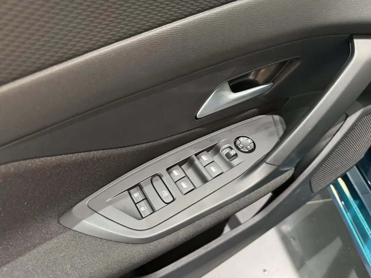1.2 Hybrid 145 e-DCS6 Style | Automaat | Climate Control | Full Map Navigatie | Apple Carplay / Android Auto | Parkeersensoren Achter | Lichtmetalen Velgen 16"